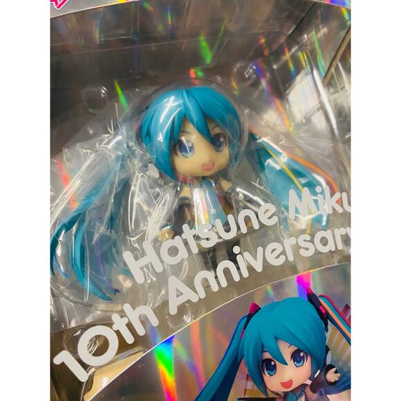 Good Smile Nendoroid Hatsune Miku 10th Anniversary Ver. Character Vocal Series 1 - Picture 2 of 3